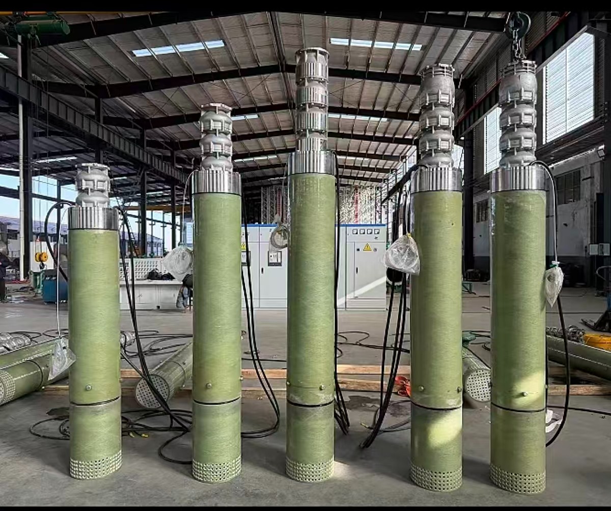 玻璃鋼導流罩潛水電泵整裝待發